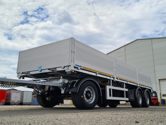 Przyczepy burtowe z&nbsp;obrotnicą